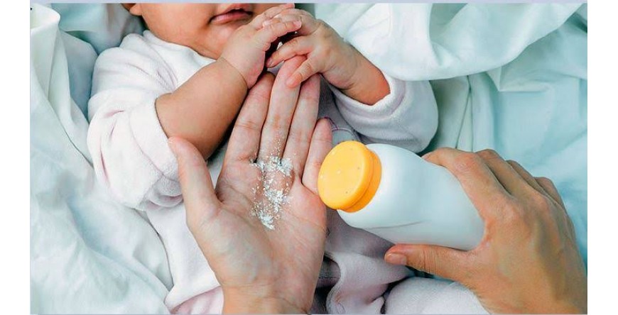 Memilih Bedak dan Parfum yang Aman untuk Bayi
